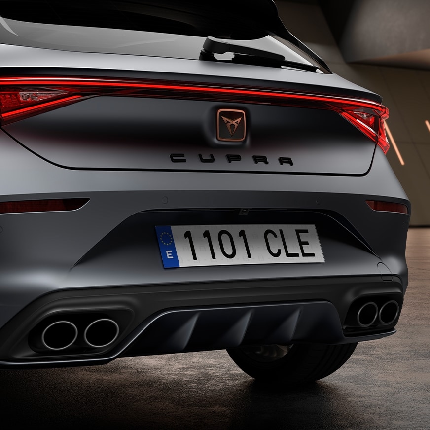CUPRA Leon SP – visible exhaust pipes
